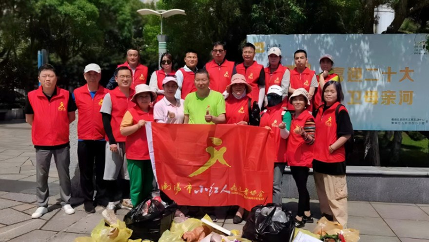 公司黨支部開展“文明創(chuàng)建你我他，愛護母親河人人有責”巡河凈灘主題黨日活動